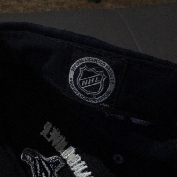 Canucks hat - Picture 4 of 4